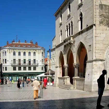 Filipovic, 3 Min Walk To The * Split