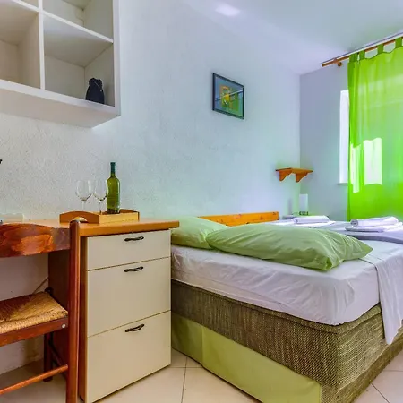 Filipovic, 3 Min Walk To The Apartment Split