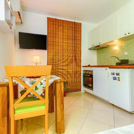 Filipovic, 3 Min Walk To The