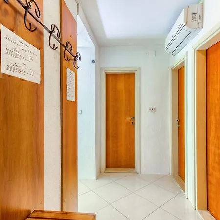 Filipovic, 3 Min Walk To The Апартаменты Сплит